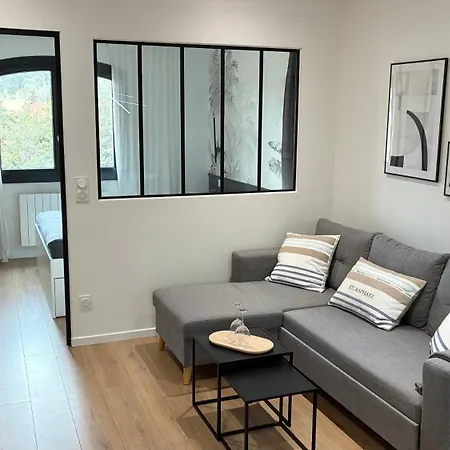 Апартаменты Escapade Mediterraneenne Au Coeur De St-raphael Сен-Рафаэль