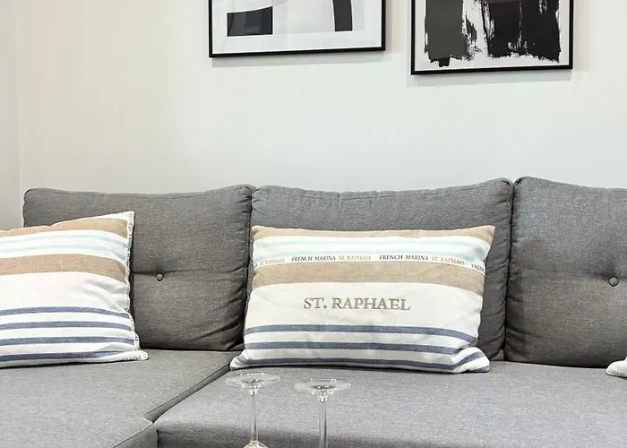 Escapade Mediterraneenne Au Coeur De St-raphael